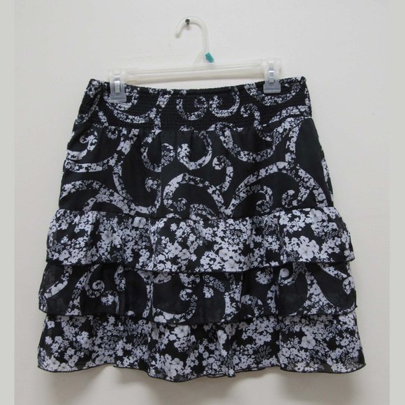 White House Black Market Ruffle Skirt Size Medium - Picture 1 of 5